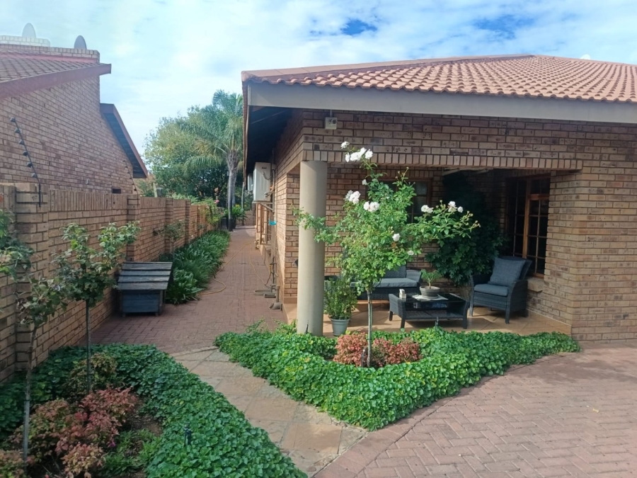 4 Bedroom Property for Sale in Hillcrest Northern Cape